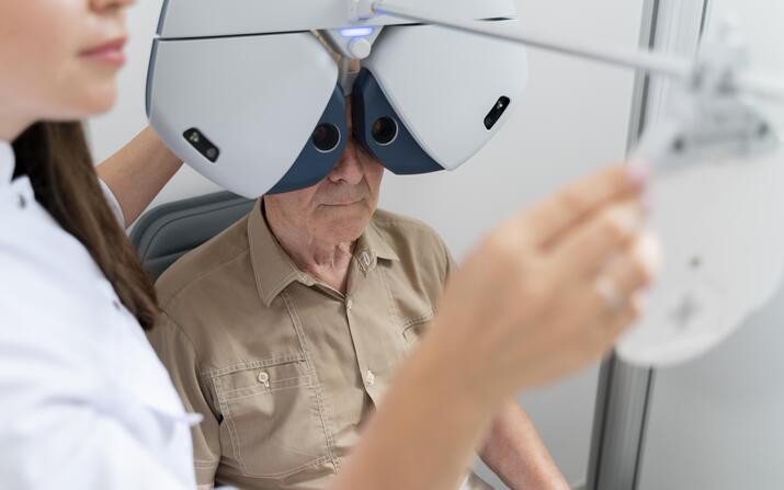 Akıllı lens ameliyatı yaşam kalitesini artırıyor